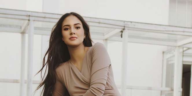 Ngabuburit Bareng Santri Penampilan Aurelie Moeremans Pakai Kerudung Bikin Adem