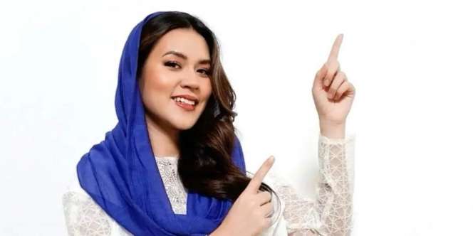 Riasan Wing Eyeliner Raisa Buat Matanya Jadi Dramatis