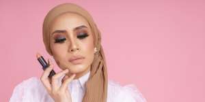 3 Warna Lipstik Wajib Punya untuk MUA Pemula