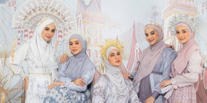Paula Verhoeven Pakai Hijab Bermahkota, Aura Super Modelnya Juara