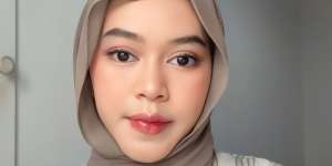 Tutorial Pashmina Letoy Super Simpel yang Sedang Tren