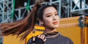 Sosok Ibu Tiara Andini di Foto Keluarga Bikin Pangling, Sampai Dikira Kakak Karena Awet Muda