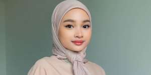 Styling Segi Empat Motif untuk Lebaran, Hanya Butuh Satu Jarum 