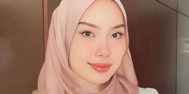Hanya Butuh 2 Langkah, Tampilan Pashmina Rapi dan Stylish 