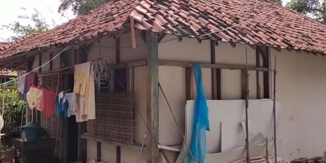 Dari Luar Kayak Gubuk, Rumah Berdinding Tripleks Penuh Jemuran Ini Desain Interiornya Bikin Tercengang, Penuh Lukisan 3D Menakjubkan