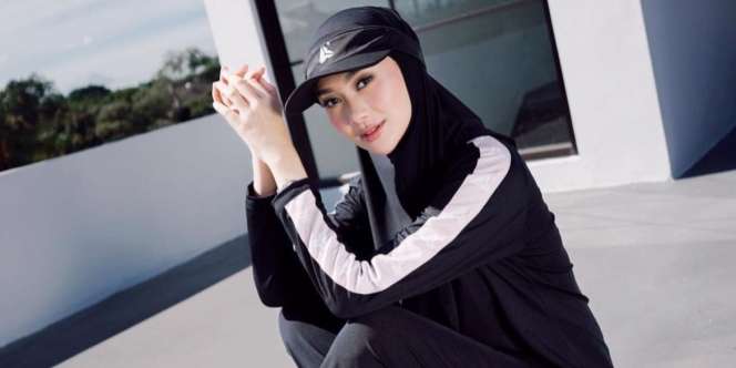 Sopan nan Stylish, Pilihan Sportwear Indah Nada Puspita