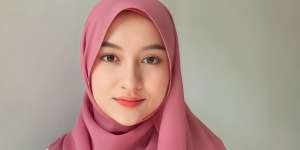 Pashmina Lilit Sederhana, Gaya Timeless yang Selalu Stylish
