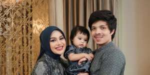 Gaya Aurel Hermansyah Bareng Bestie SMA Banjir Pujian