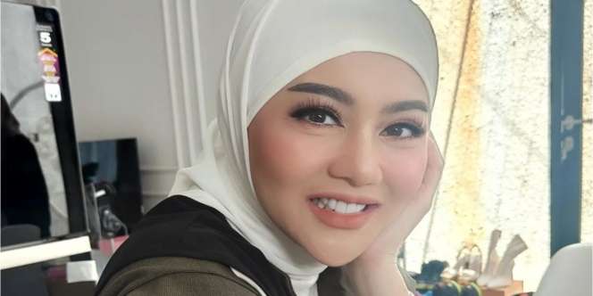 Tambah Cantik, 5 Potret Terbaru Jenita Janet Pakai Hijab Usai Pulang Umroh