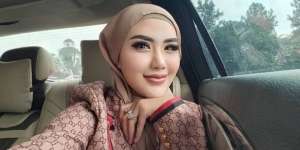 Ingat Rey Utami? Kini Lepas Hijab, Dituding Oplas Gara-gara Salfok Lihat Bagian Tubuhnya Ini