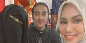 Potret Penampilan Abidzar Al Ghifari Pakai Baju Koko dan Gamis, Plek Ketiplek Mendiang Uje