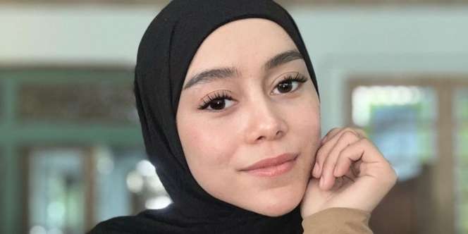 Potret Gamis Viral Lesty Kejora yang Laku Berat di Tanah Abang