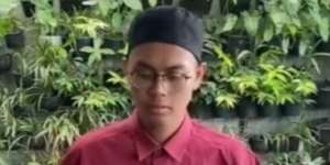 Sosok Pria yang Kesandung di Depan Emak-emak Waktu Sholat Idul Fitri Akhirnya Muncul