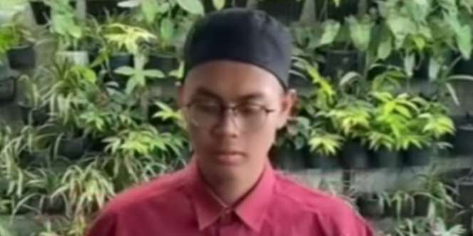 Sosok Pria yang Kesandung di Depan Emak-emak Waktu Sholat Idul Fitri Akhirnya Muncul