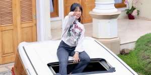 Dapat THR dari Putra Siregar Mobil Alphard Baru, Fuji Panen Nyinyiran 