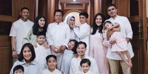 Potret Alshad Ahmad Rayakan Lebaran Bareng Keluarga, Keberadaan Tiara Andini Dipertanyakan