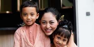Model Outfit Lebaran Rachel Vennya Bikin Kalangan Buta Fashion Berpikir Keras
