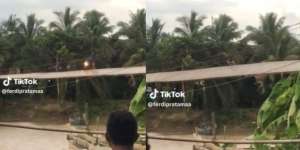 Ngeri Banget! Angin Kencang Hempas Pengendara yang Lewat Jembatan Gantung Sumatera Selatan