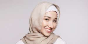 Spatula, Alat Makeup Andalan untuk Cegah Crack