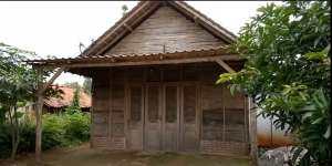 Potret Rumah Anti Maling, Dari Luar Terbuat Dari Kulit Kayu, Lihat Isi Dalamnya Malah Biking Melongo, Beda Banget!