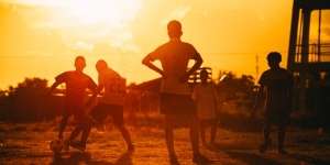 Islam Larang Anak-anak Bermain Saat Maghrib, Ada Alasannya