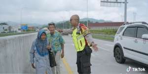 Cerita Haru Kakek Nenek Jalan Kaki di Tol Cisumdawu Demi Temui Cucu, Keduanya Lupa Keluarga Anaknya Sudah Datang pas Lebaran