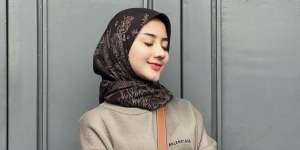 Potret Ghea Youbi Pose Menunjukkan Siluet Wajah dari Samping, Netizen Salfok ke Bagian Ini, Oplas?