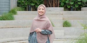 Stunning! Tampilan Natasha Rizky dengan Outfit Nuansa Earth Tone