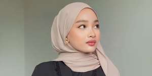 Hanya Pakai Pashmina Polos, Look Auto Stylish