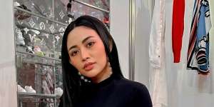 Pamer Punggung Mulus,  Rachel Vennya Kena Body Shaming
