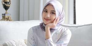 Erina Gudono Pakai Shimmer Eyeshadow, Warganet: Anggun Banget!