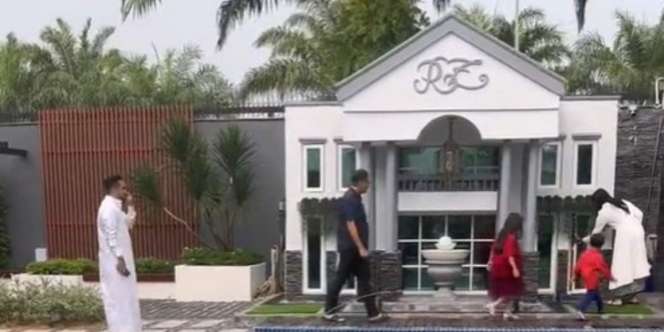 Hunian Tampak Mewah dari Jauh, Ternyata Rumah Hewan Kesayangan