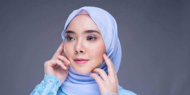 Trik Pakai Loose Powder dari MUA, Tekstur Kulit Jadi Mulus