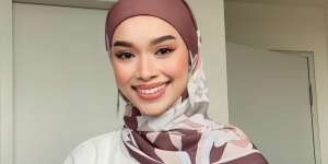 Buat Look Hijab Lebih Menawan dengan Tambahan Aksesori
