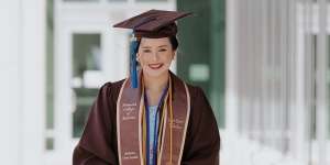 Potret Memesona Beby Tsabina Wisuda dari Universitas di Amerika, Dipuji Real Smart & Beauty