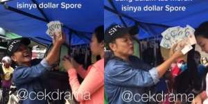 Rezeki Nomplok! Ibu Penjual Sayur Beli Tas Bekas di Dalamnya Berisi Uang Dolar, Langsung Histeris Sambil Pamer Satu Pasar