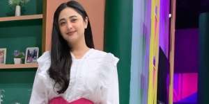Masukkan Lemak ke Wajah, Penampilan Baru Dewi Perssik Bikin Pangling