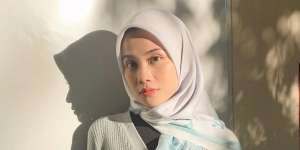 Detail Ikat di Hijab, Bikin Style Jadi Level Up