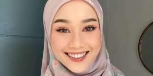 Hijab Nuansa Flower yang Lagi Hits, Bikin Look Jadi Romantis