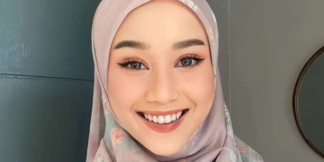 Hijab Nuansa Flower yang Lagi Hits, Bikin Look Jadi Romantis