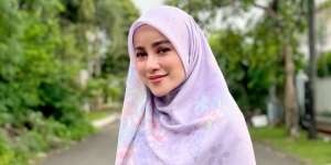 Tampil dengan Hijab Menutup Dada, Olla Ramlan Bikin Pangling