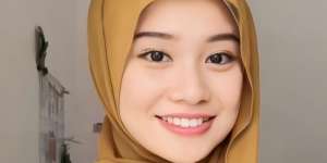 Dapatkan Tampilan Cute dengan Style Pashmina Simpel 