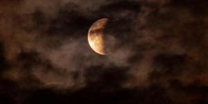 Gerhana Bulan Penumbra Akan Terjadi di Indonesia Besok, Catat Jadwal Puncaknya