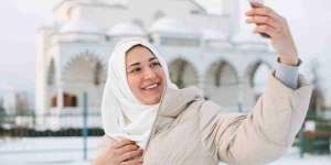 5 Fashion Item yang Wajib Disiapkan Hijaber Saat Liburan ke Tempat Dingin 