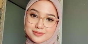 Sweet Look Hijab nan Rapi untuk Si Mata Empat