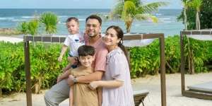 Perhatian Rafathar ke Pengasuh Adiknya Bikin Meleleh