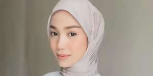 Hanya Perlu Ikat Pashmina, Dapatkan Clean Look Hijab
