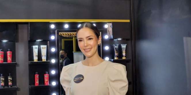 Heboh Cathy Sharon Tampil Berhijab Saat Idul Fitri