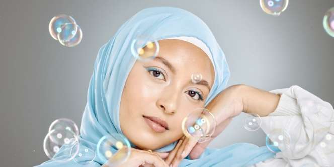 Trik Pakai 2 Jenis Bedak dengan Hasil Smooth dan Tahan Lama 