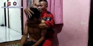 Petugas Serba Bisa! Viral Aksi Heroik Damkar Tangani Warga Kesurupan di Bogor